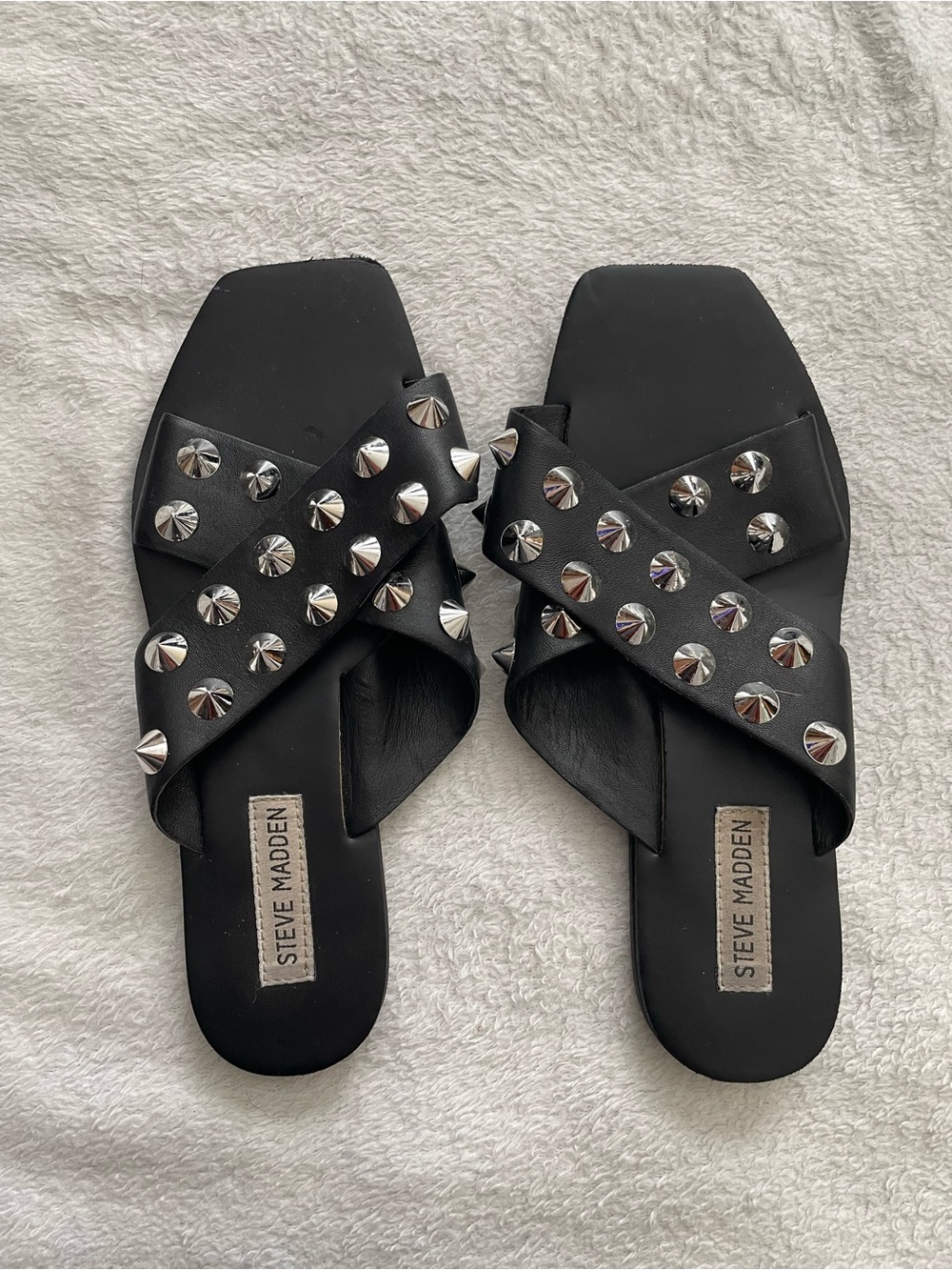Steve Madden 7.5 Black Leather Crisscross Spiked Stud Slide Sandals